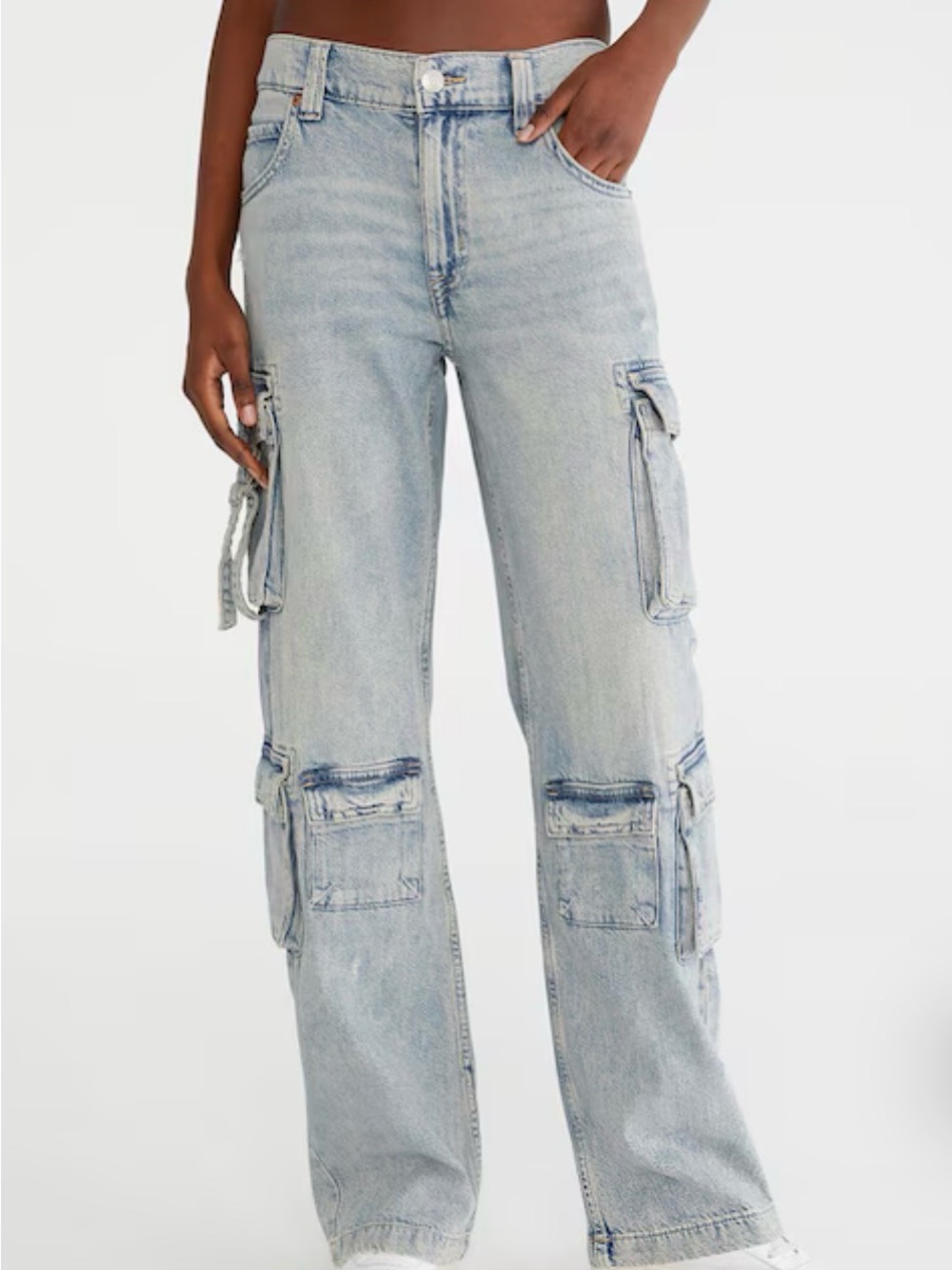 Low-Rise Wide Leg Cargo Light Washed Jeans